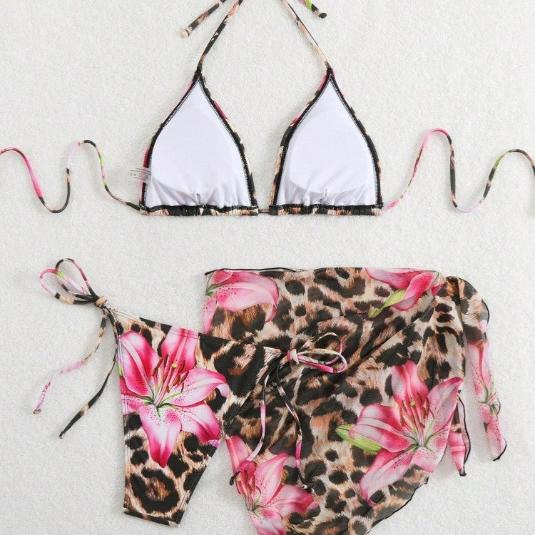 Dame bikini sæt med elegant leopard mønster og legende blomster detaljer Skovae