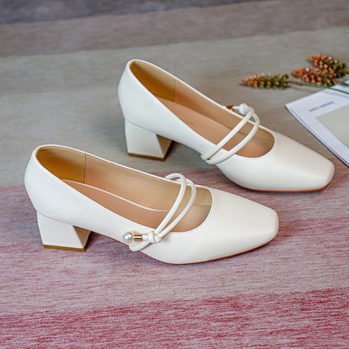 Dame elegante blokhæls pumps med dekorativ rem i kvadratisk design Stilla