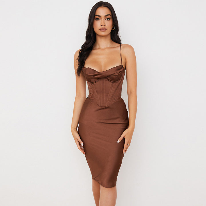 Dame satin cocktailkjole med figurformende snit og dekorativ bustier Stilla
