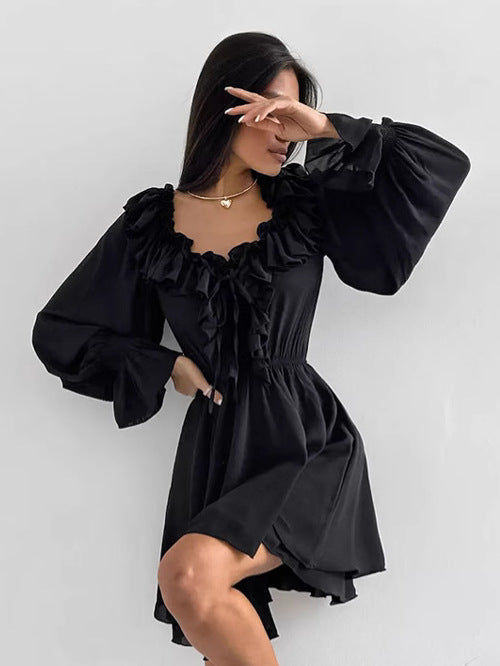 Damekjole med rynker og off-shoulder design Stilla