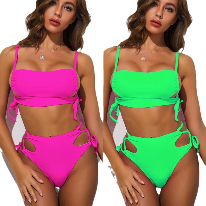 Dame bikini-sæt med justerbare flæsedetaljer og sidelæns cut-outs Stilla