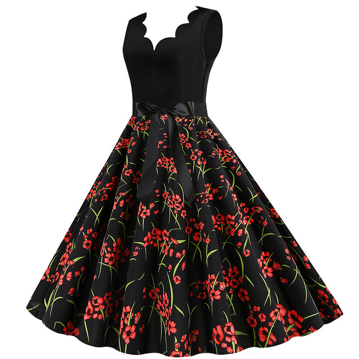 Kvindernes svingkjole med blomstermønster og elegant peplum Stilla