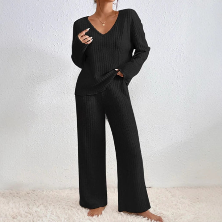 Dame loungewear-sæt med afslappet V-udskæring og ribstruktur Stilla