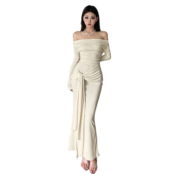 Dame elegant maxikjole med off-shoulder design og raffineret indpakningseffekt Stilla