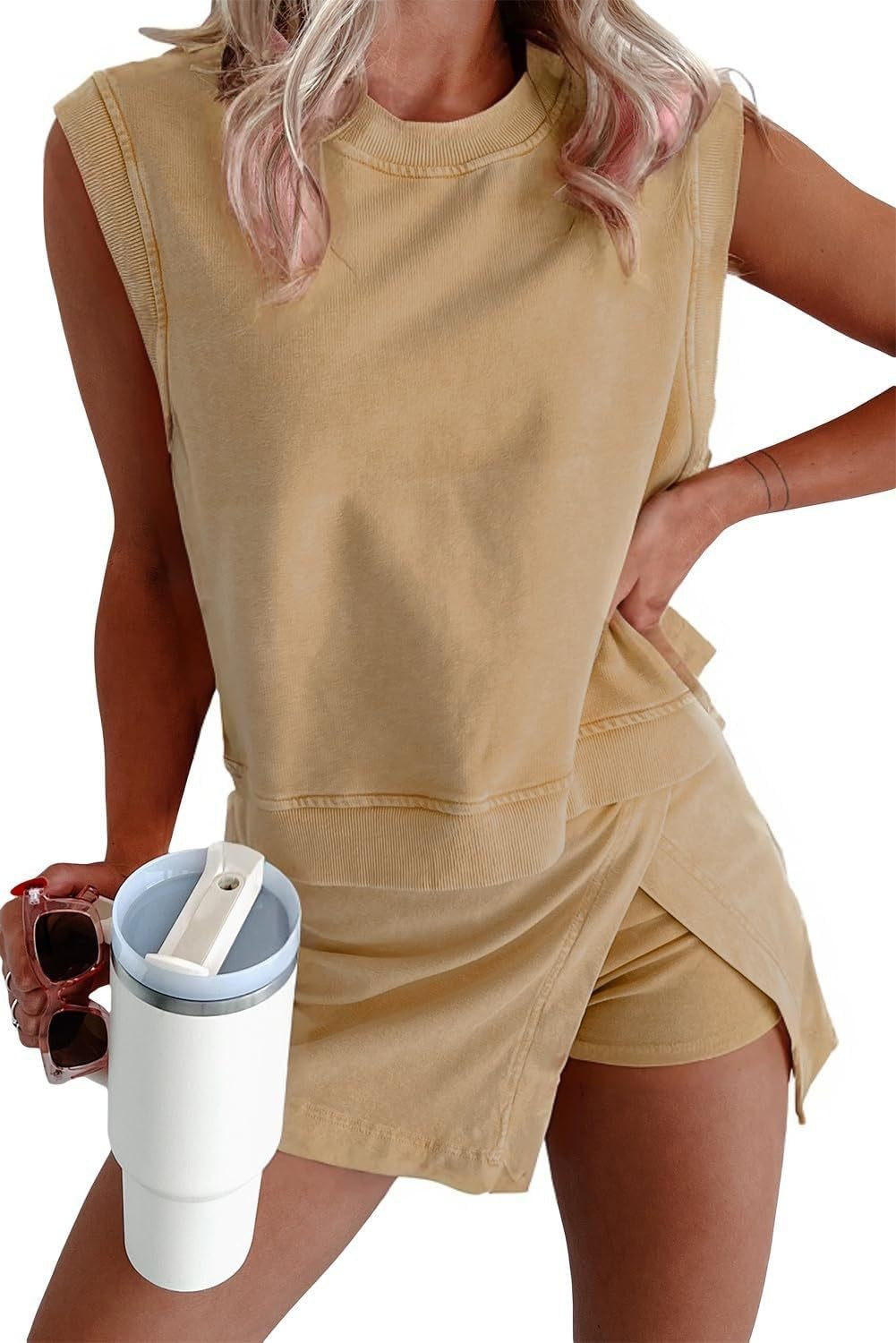 Dame med casual jersey stof sæt med ærmeløs boxy top og wrapped nederdel med indsyede shorts Skovae
