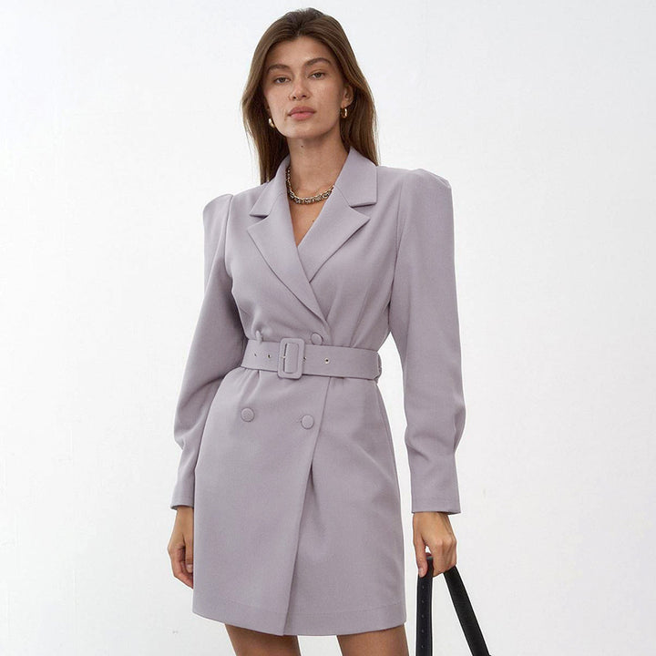 Dame Blazer-kjole med bredt bælte og elegante knapdetaljer Stilla