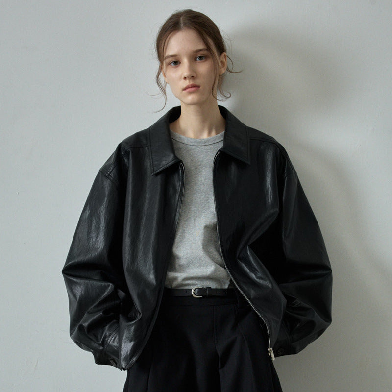 Dame læderjakke i afslappet oversized-stil med moderne detaljer Stilla