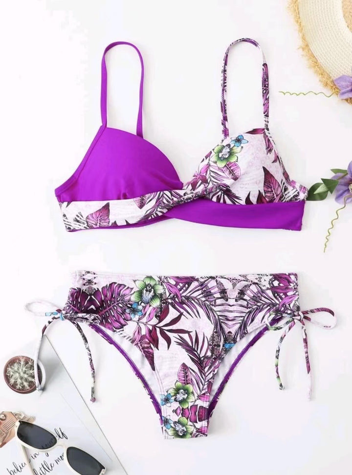 Dame bikini-sæt med justerbar top og legende knudedesign Stilla