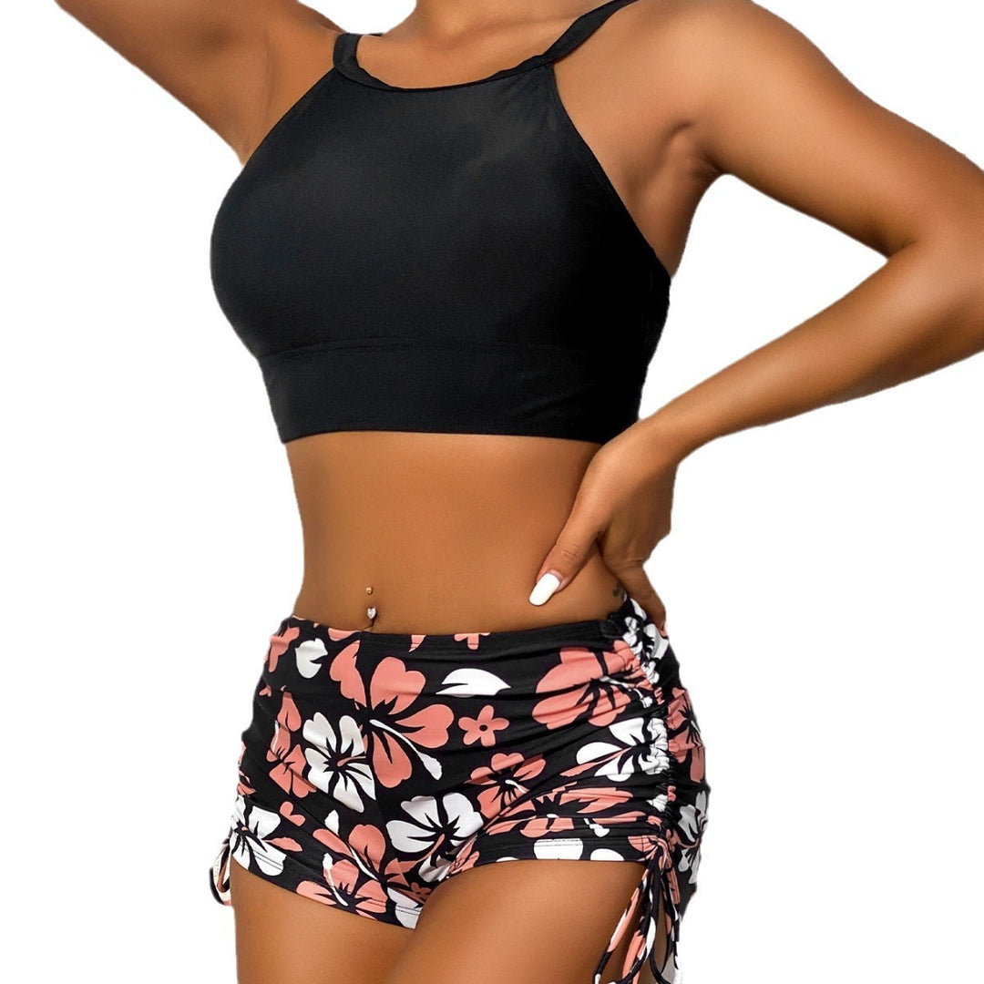 Dame sport-bikini-sæt med trendy crop-top og fashionable shorts Skovae