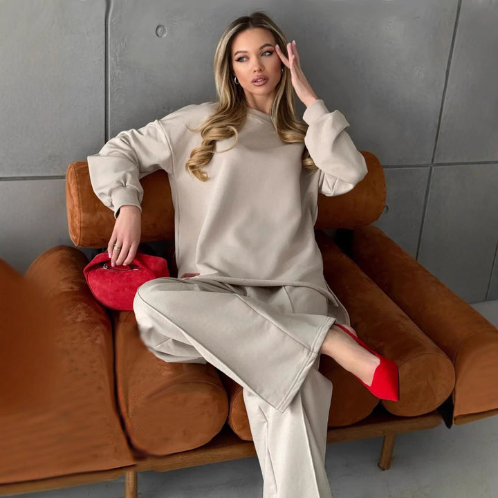 Damer elegant sweatsuit med løs pasform og stilfuld mærkedetalje Skovae
