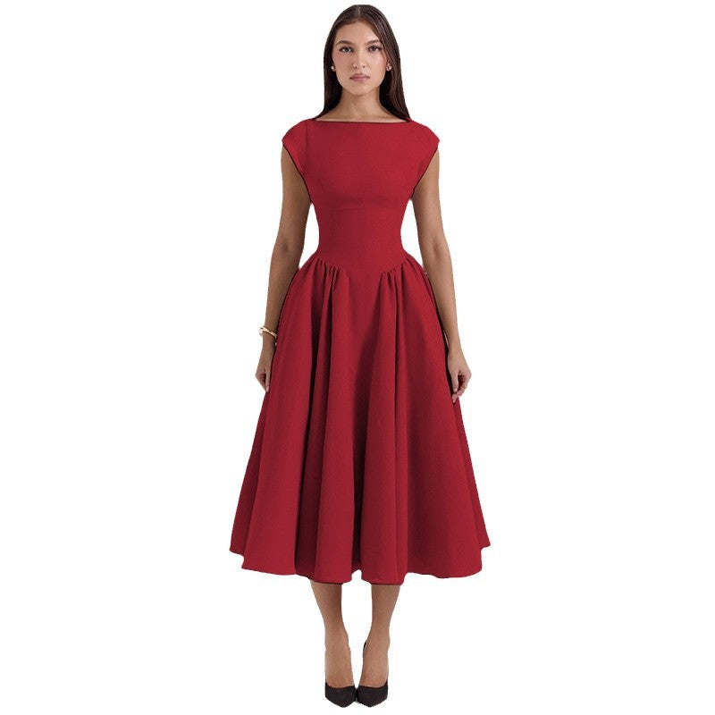 Dame cocktailkjole med elegant A-linje silhuet og rynket skirt Stilla