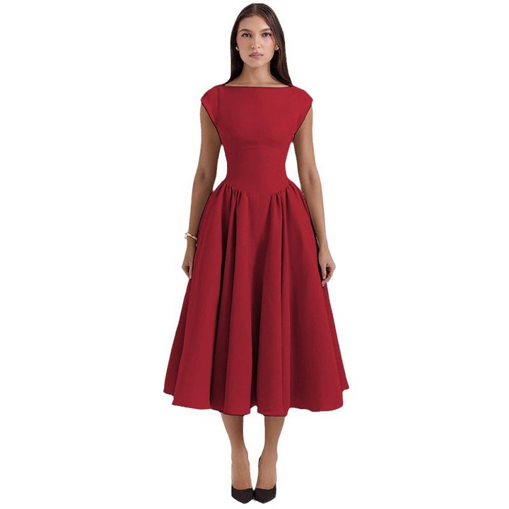 Dame cocktailkjole med elegant A-linje silhuet og rynket skirt Stilla