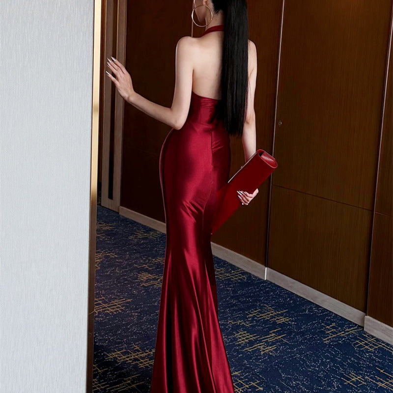Dame Maxi Kjole med elegant Halterneck-detaljering og flydende snit Skovae