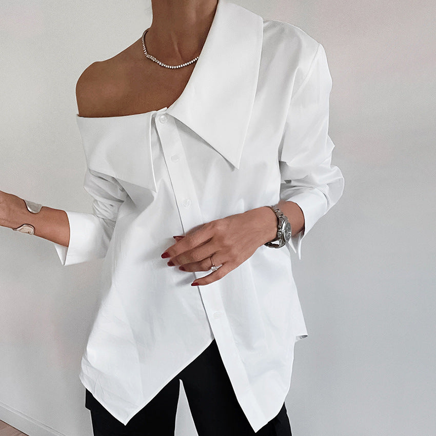 Dame Oversized Skjorte med asymmetrisk Udsnit og voluminøse Ærmer Stilla