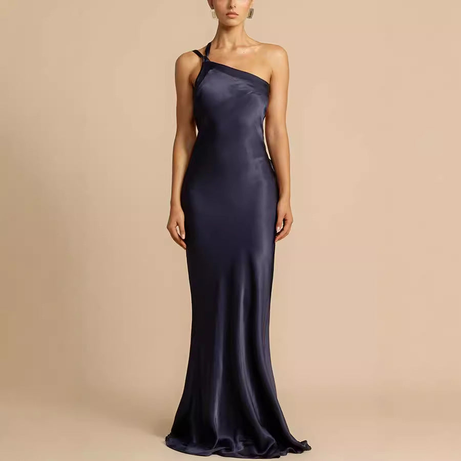 Dame Elegant One-Shoulder Maxikjole i silkeagtigt, skinnende materiale Stiila