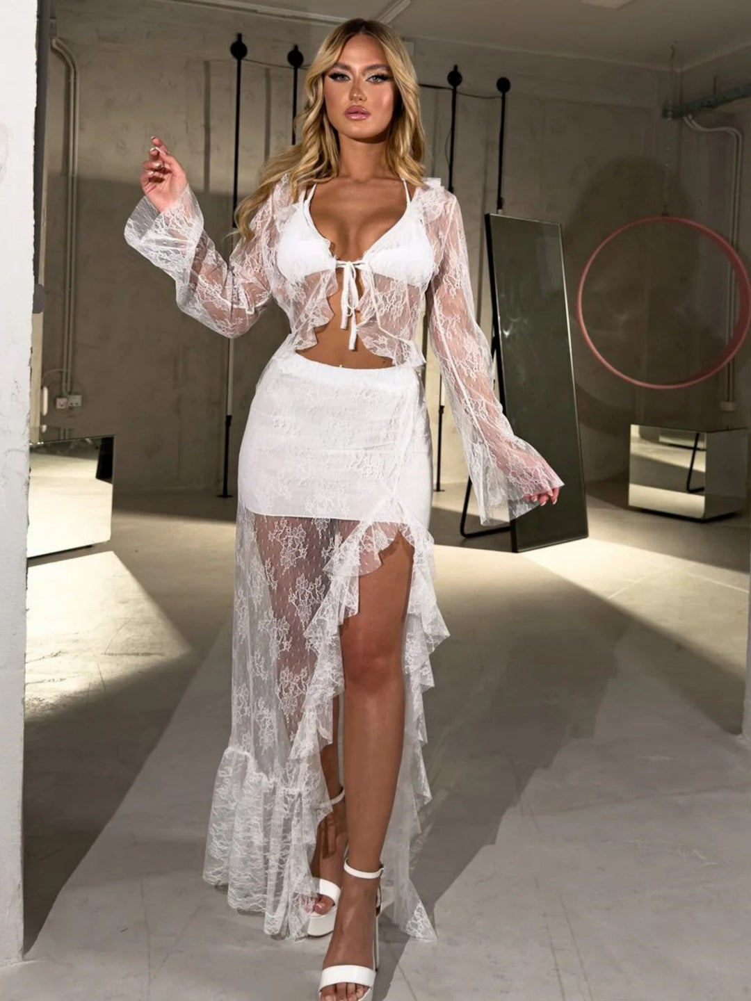 Dame Transparent Bluse med Flæseærmer og fræk Bindebånd Skovae