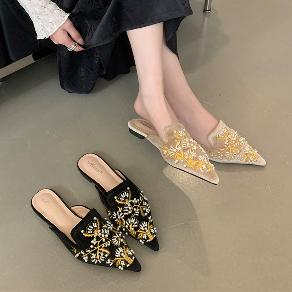 Dame Mules med elegant broderi og komfortabelt fodseng Stilla