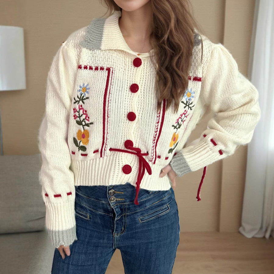 Kvinde cardigan med blomst broderi og moderne snorelukning Stilla
