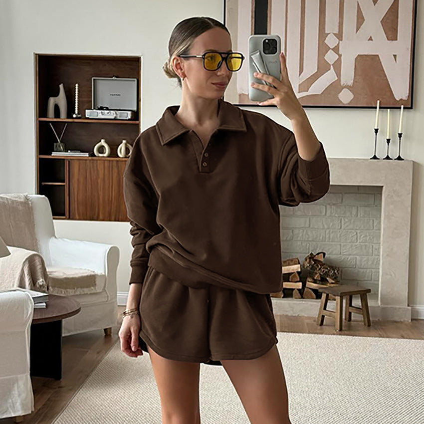 Dame Sporty Lounge-sæt med moderne polokrave og stilfulde shorts Stilla