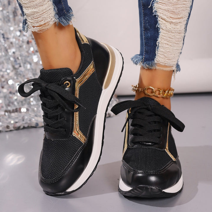 Dame Sporty Sneakers med moderigtige guldaccent og åndbar mesh-overflade Stilla