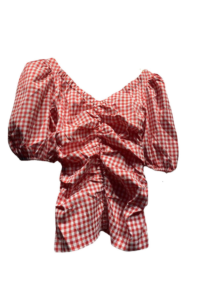 Damebluse med raffineret flæsedesign og V-hals Stilla