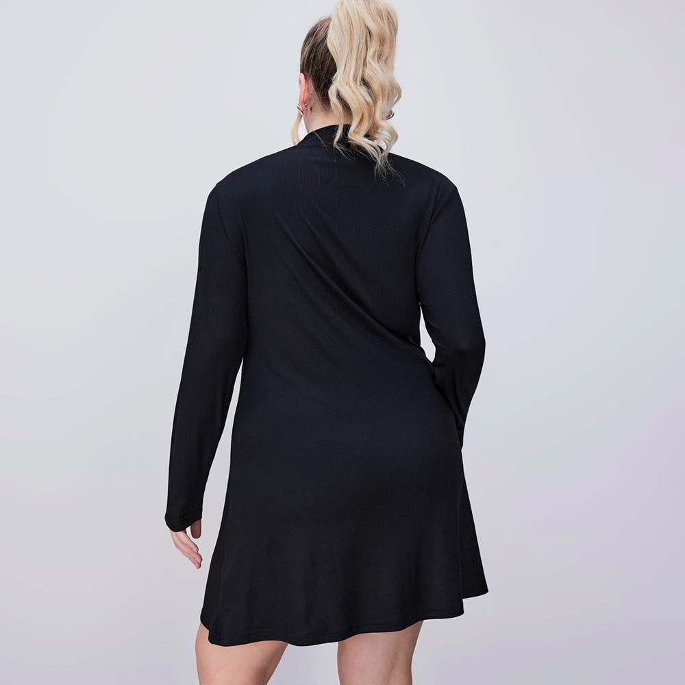 Dame minikjole med stejl krave og raffineret cut-out Stilla
