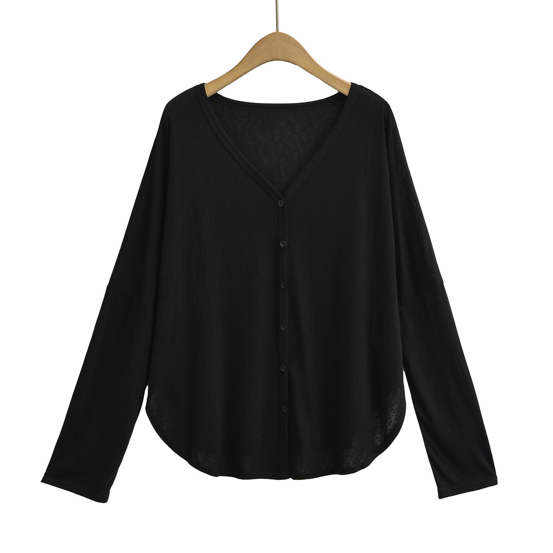 Dame langærmet shirt med elegant V-udskæring og knapbar frontdesign Stilla
