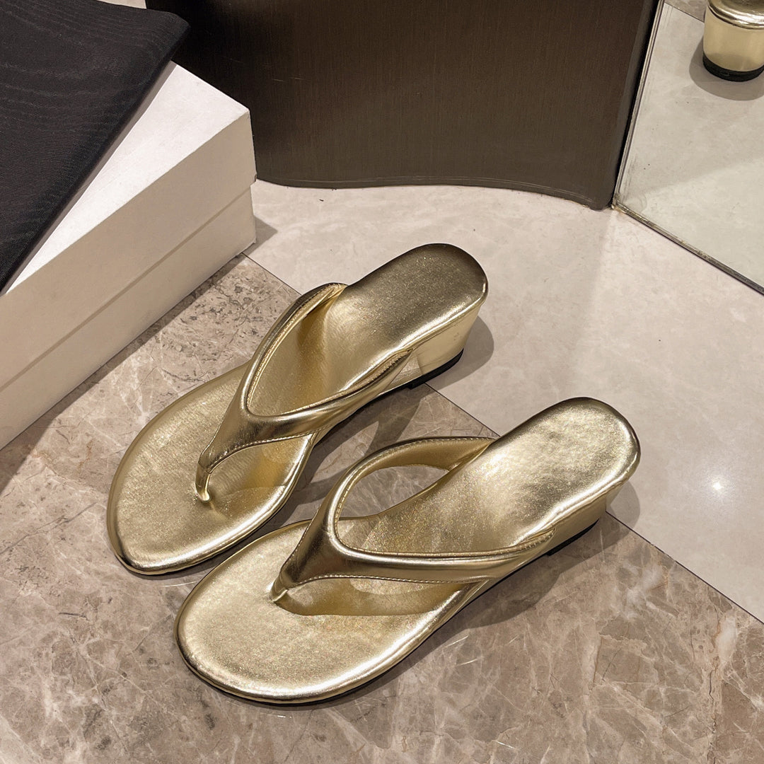 Dame Glamorous Metallic Flip-Flops Stilla