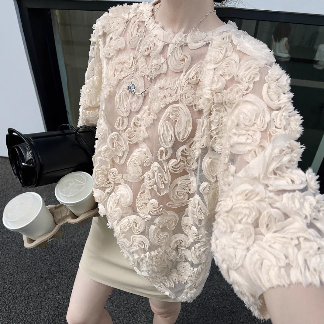 Damebluse med detaljerede 3D-blomsterapplikationer Stilla