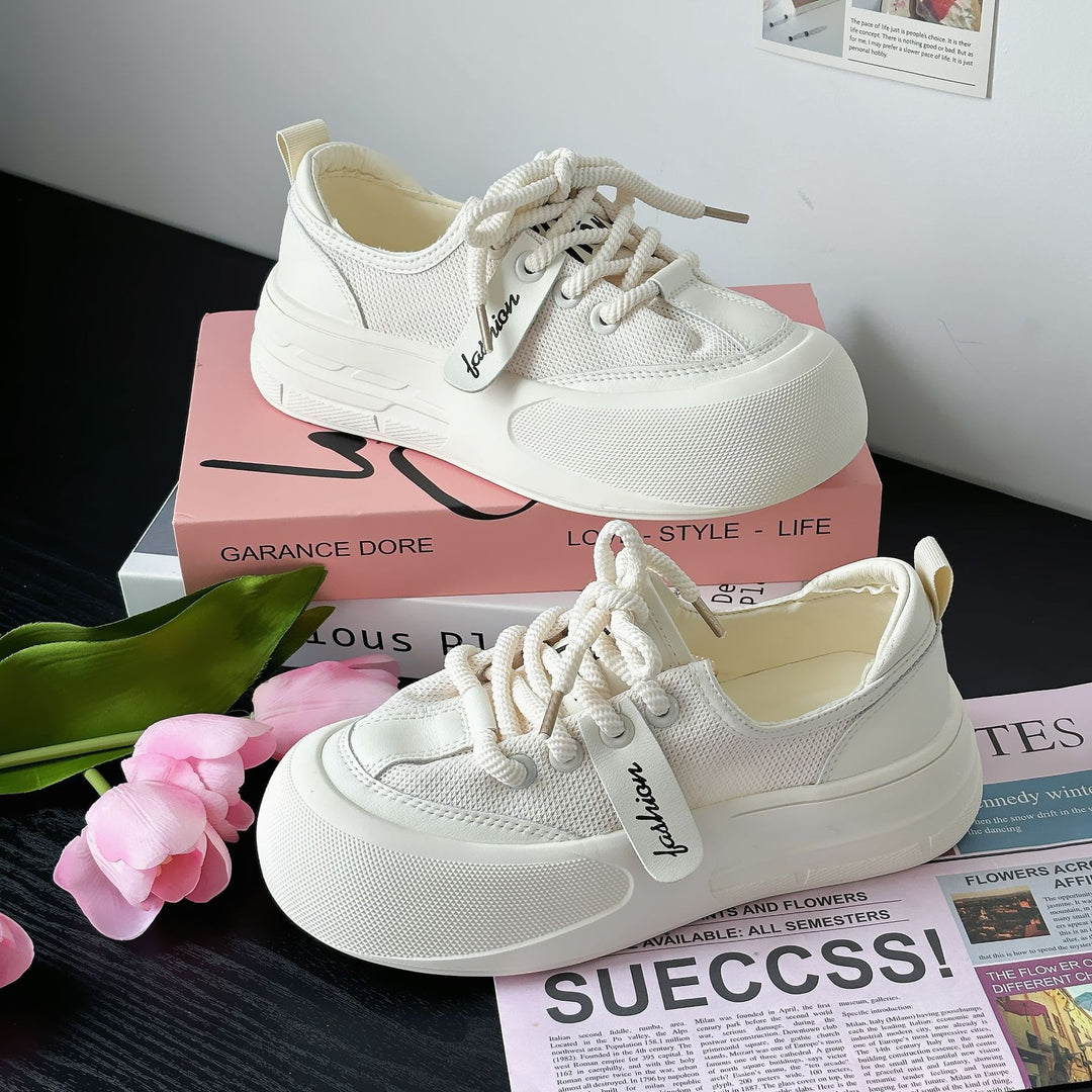 Dame Sneakers i sporty-moderne design med elastiske snørebånd og støddæmpende sål Stilla
