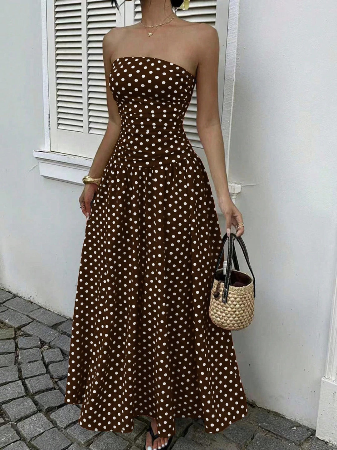 Dame maxikjole med strapless design og prikkemønster Skovae