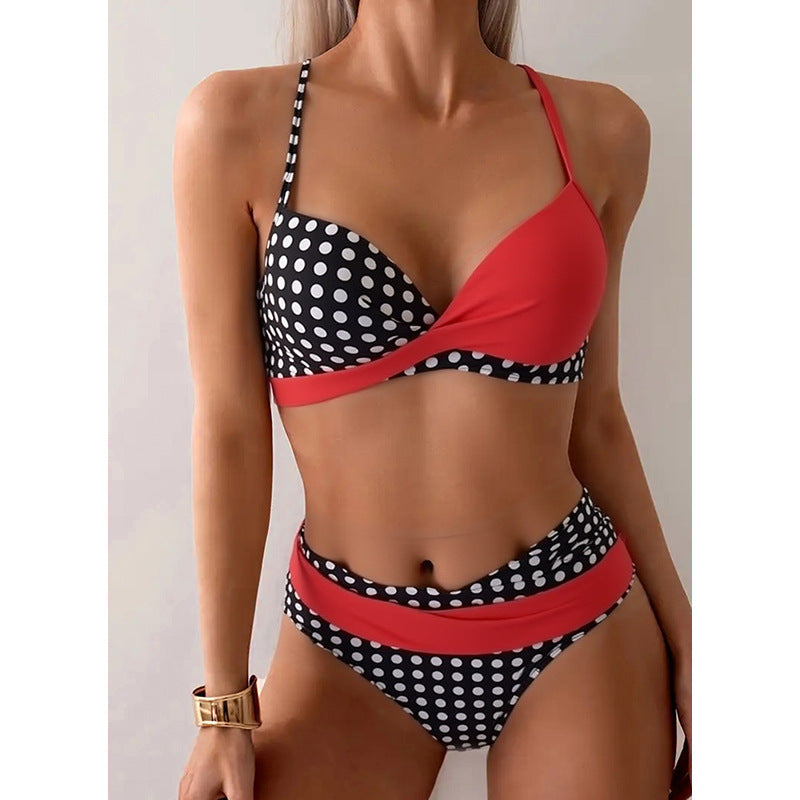 Dame bikinisæt med justerbare stropper og elegant indpakningsdetalje Skovae