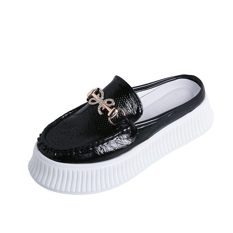Dame mode loafers med glat overfladestruktur og dekorativ metallelement Stilla