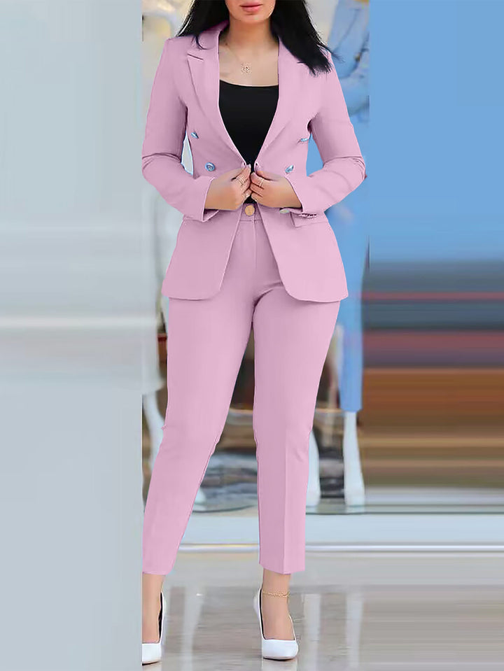 Dame moderne blazer-buksedragt med eksklusive knapdetaljer Stilla