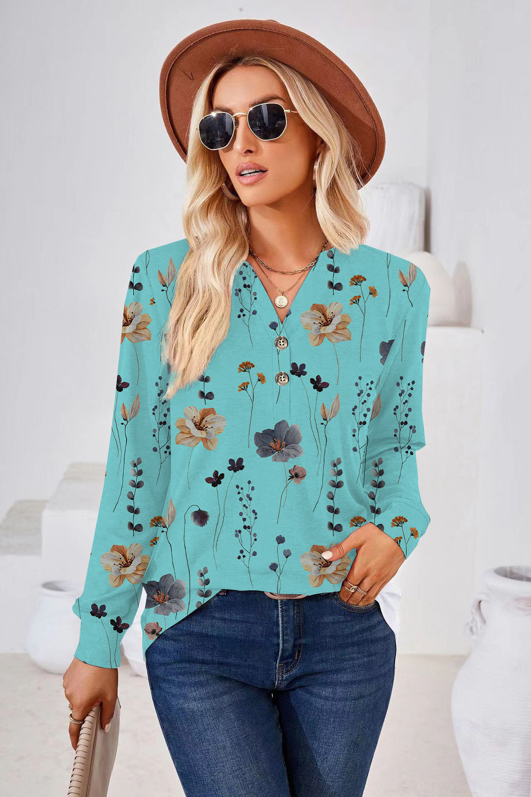Damebluse med blomsterprint og knapdetaljer Stilla