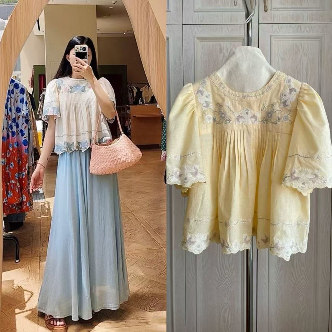 Damebluse med romantiske spidsapplikationer og elegante rufledetaljer Stilla