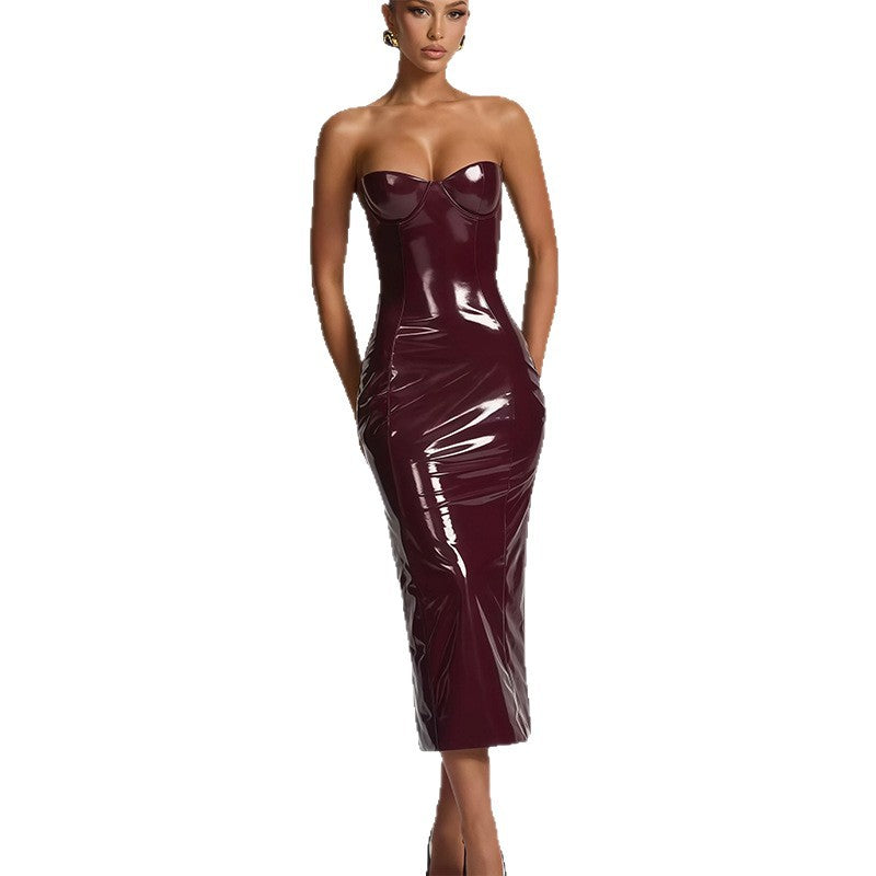 Kvinders bodycon kjole med stroppeløst design og blank overflade Skovae