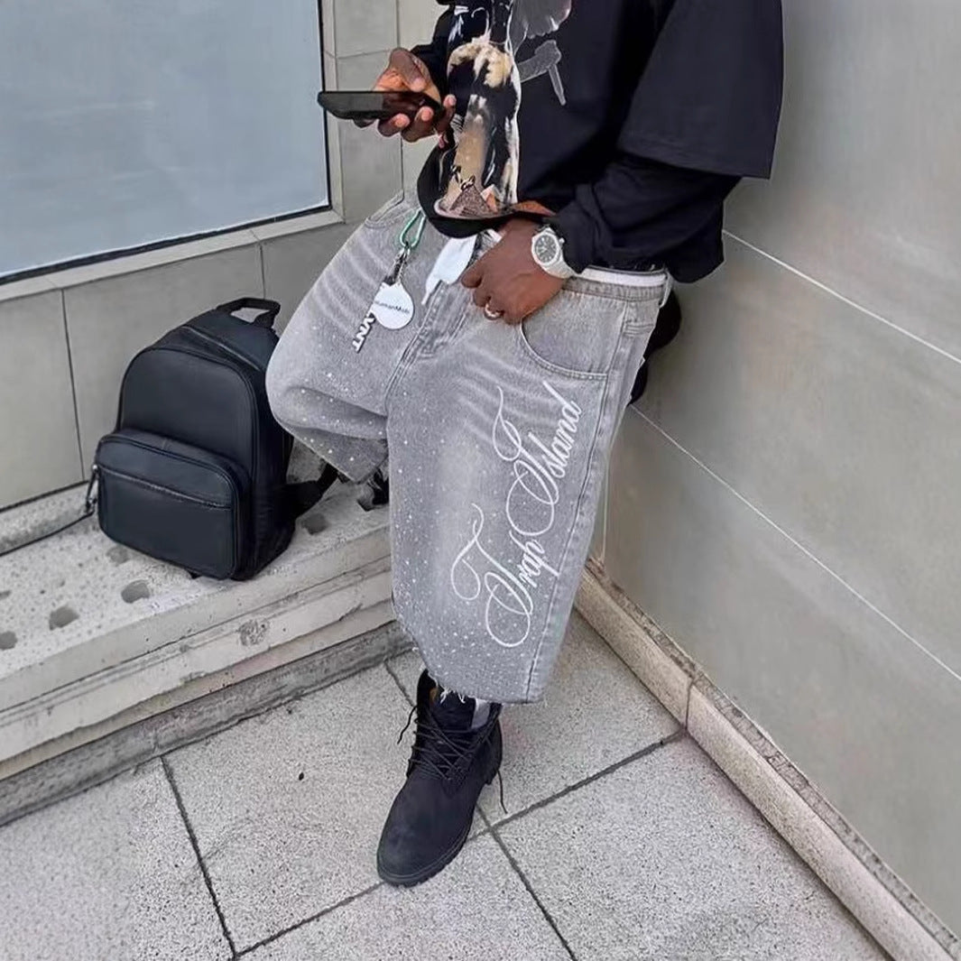 Herre afslappede denim shorts med frynset kant og grafisk tryk Stilla