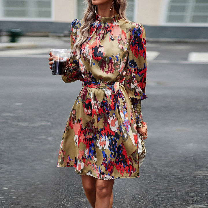 Dames Midi kjole med blomster mønstre og elegant stående krave Stilla