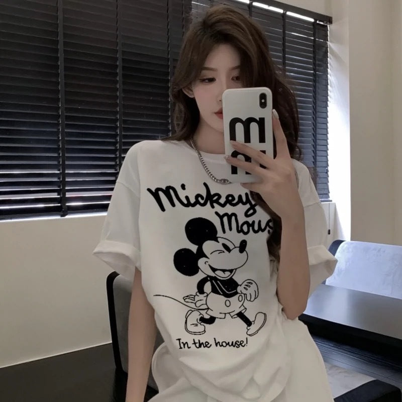 Dame T-shirt med kreativ Mickey Mouse grafisk tryk og afslappet pasform Stilla