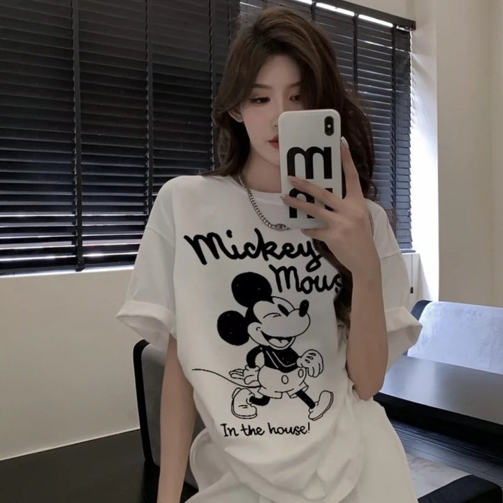 Dame T-shirt med kreativ Mickey Mouse grafisk tryk og afslappet pasform Stilla