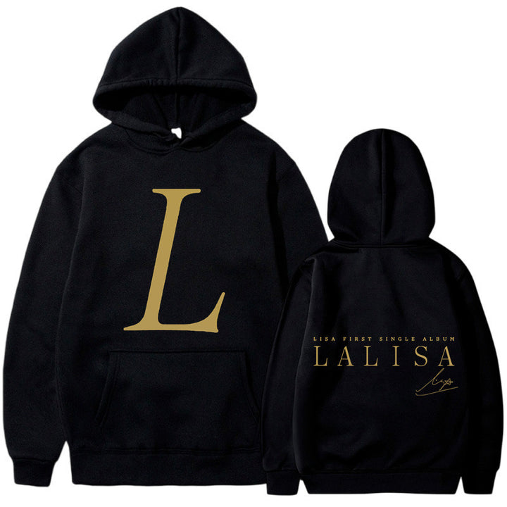 Kvindernes hoodie med stilfuldt initialer print og generøs kængurulomme Skovae