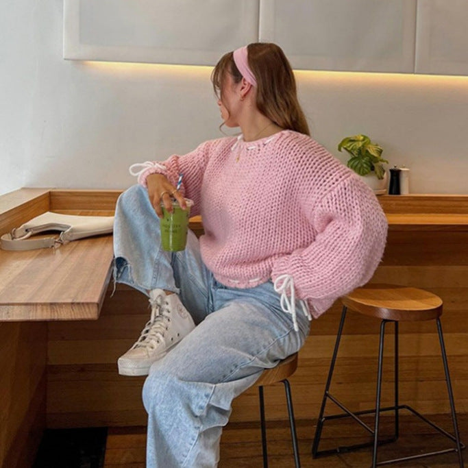 Kvindernes afslappede strikket sweater med åbne skuldre og snøre detaljer Stilla