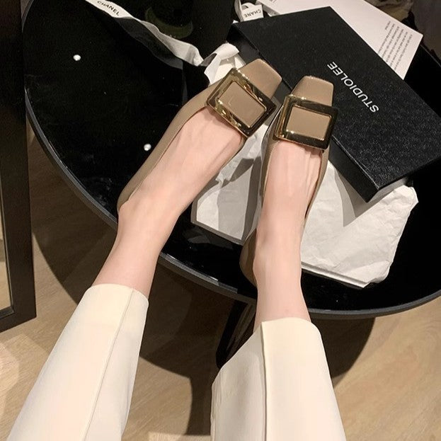 Dame elegante slippers med dekorativ metalspænde Stilla