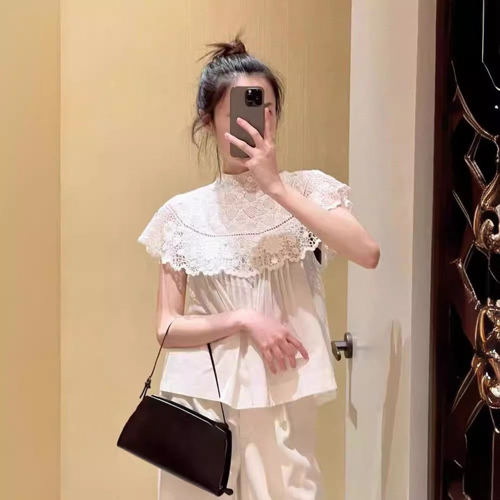 Damebluse med spidse og plissé-detaljer Stilla