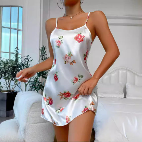 Dame Satin-nattkjole med blomstret design og spaghetti stropper Skovae