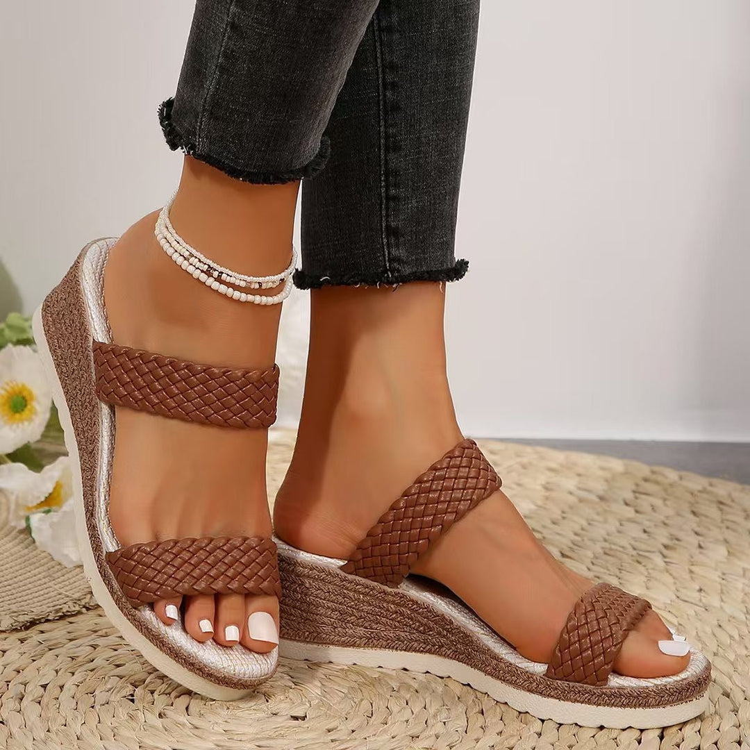 Dame wedge-sandaler med elegant flettet remdesign og komfortabel fodseng Stilla