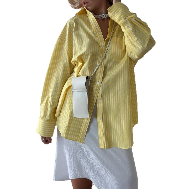 Dame Oversized Skjorte i Stribet Design med Rynkede Ærmer og Praktisk Brystlomme Stilla