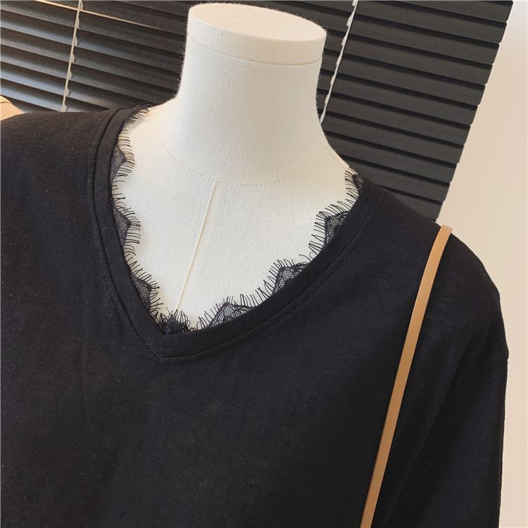 Femme Relaxed Fit V-Hals Top med slidt ærme detalje Stilla