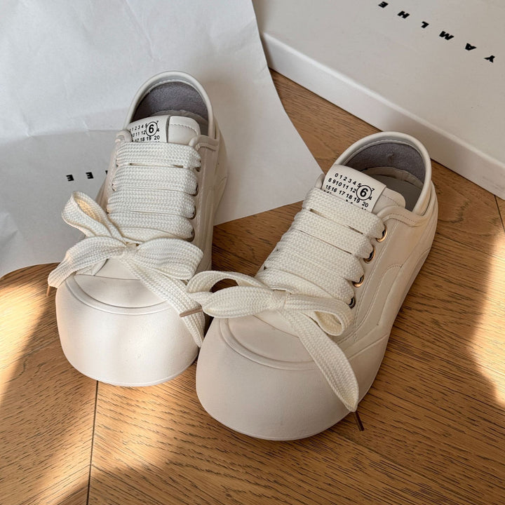 Dame Sneakers i urban stil med komfortabel snøresystem og moderne kappe Stilla